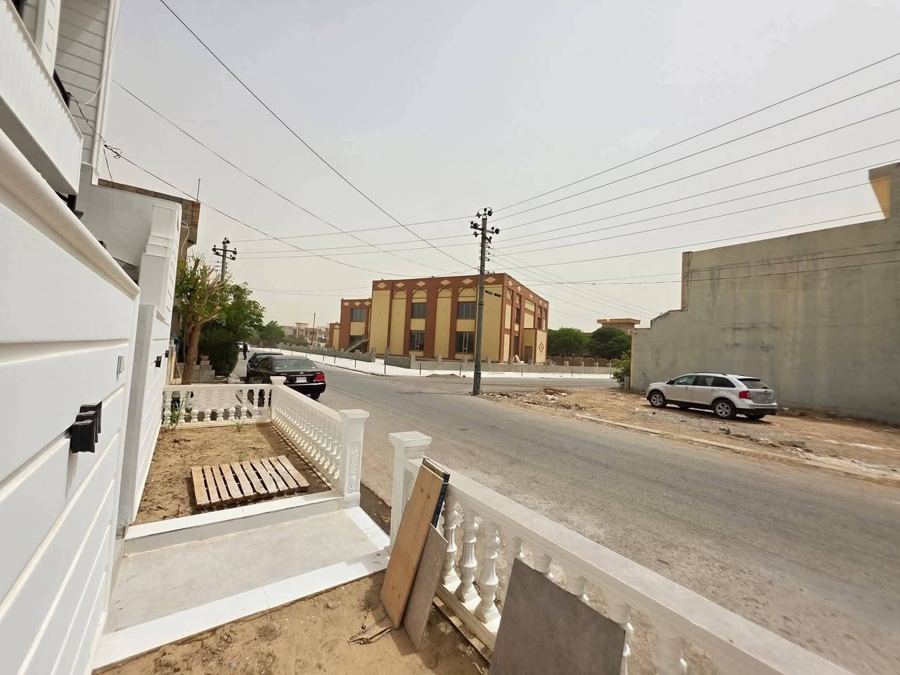 خانوبۆفرۆشتن گەرەکۍمامۆستایان نزیک قوتابخانەی هەلوێست ومزگەوت خێرخوازان رووکنی150مەتر10بە15دووقات و
 ژێرزەمین/تاپۆ/روی خۆر بەیانی فول مواسەفات/دکتی موبەریدە/سقف مەغربی/سستەم کامێرا/سستەم غازونەوت/روۍپێشەوەۍئەسترۆپۆڵ/تێبینی ↙مالی تێنەچوە
بۆزانینی نرخ پەیوەندی بکەن***********
