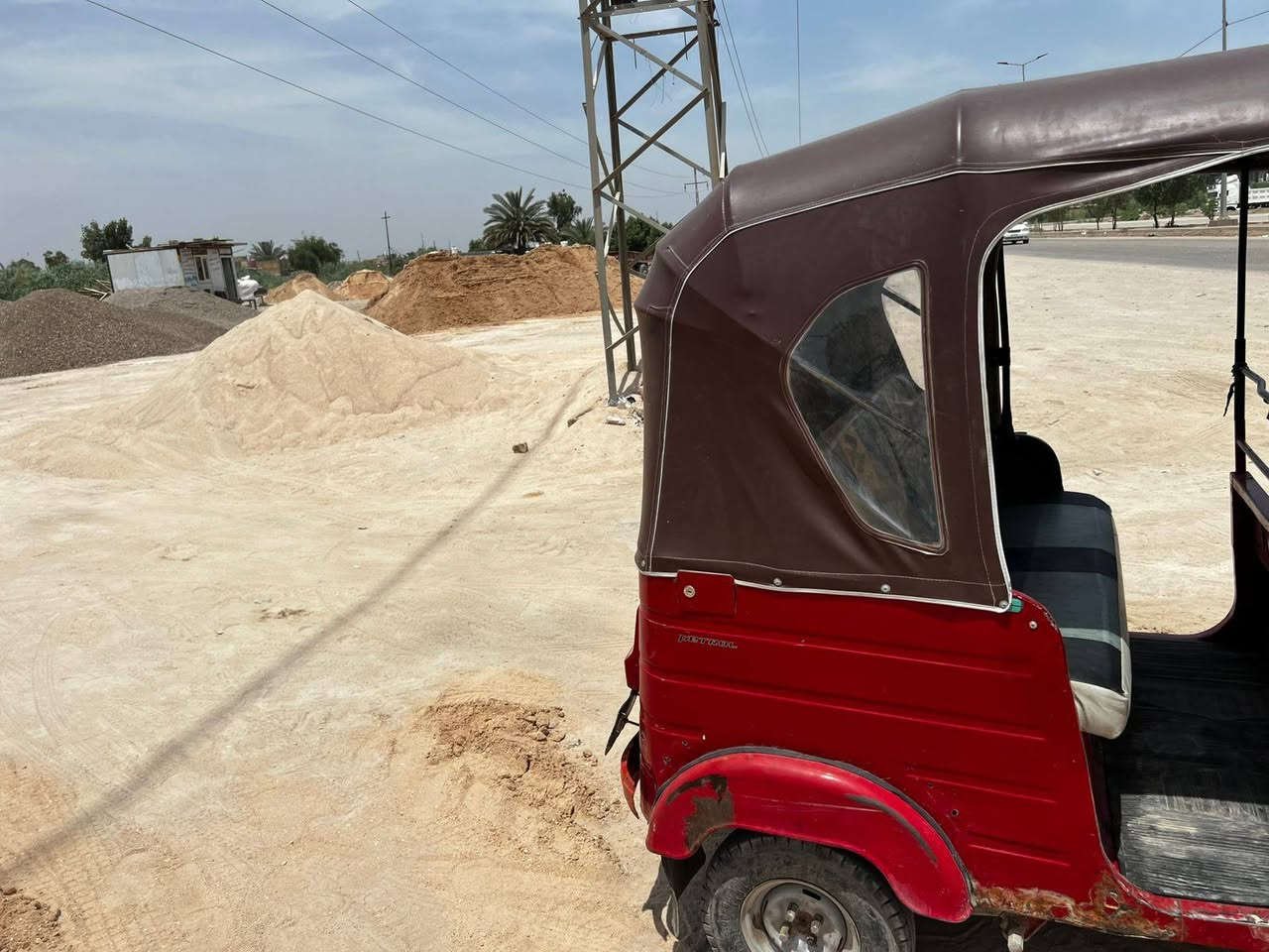 تكتك مديل 20 رقم وسنويه معمره الي جوه السايق بس محرك مجفت يم الشهباني سعرها 6ملاين ال شراي يتصل ***********
