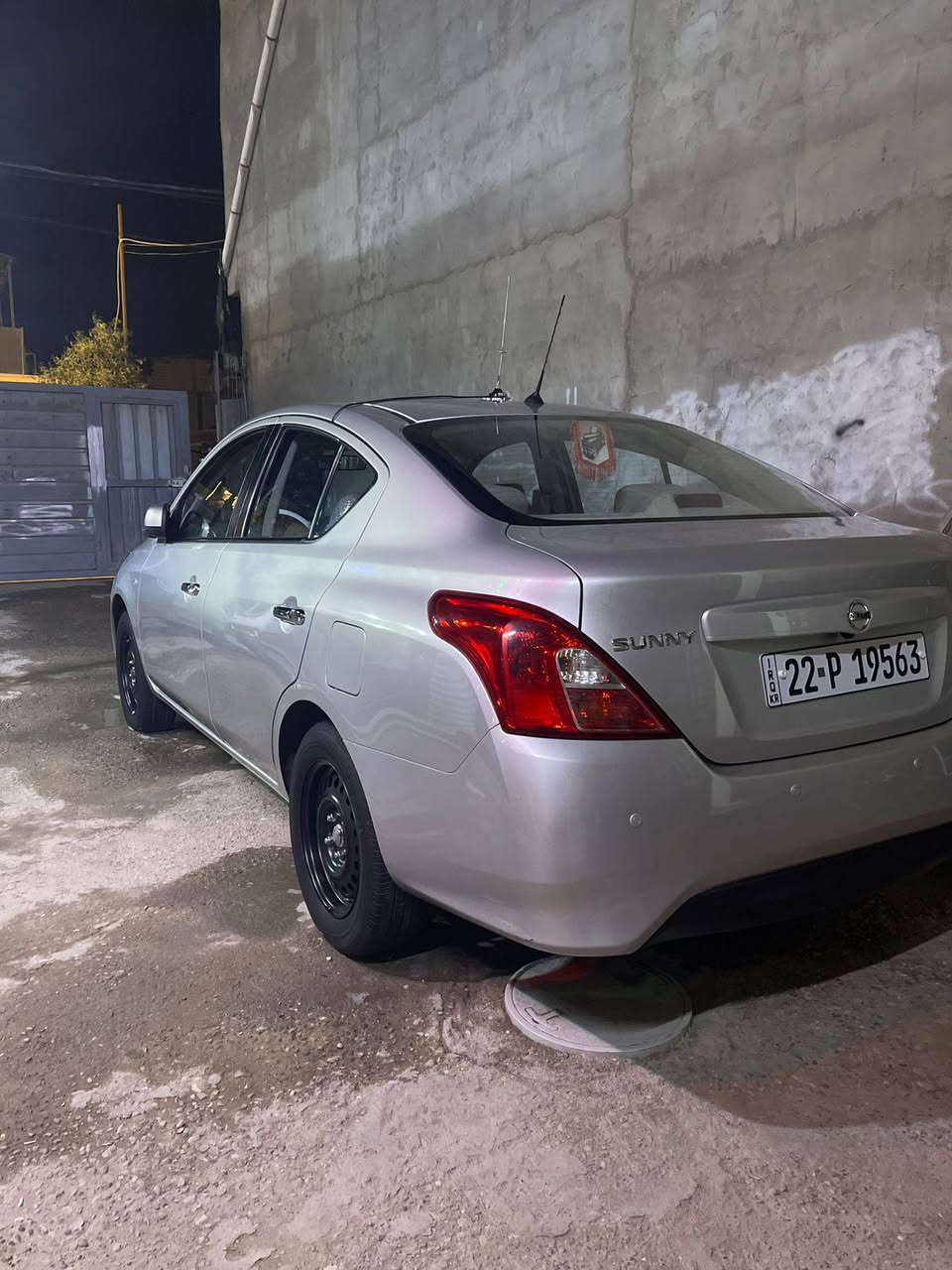 سلام عليكم سياره نيسان صني بليته زركه موديل 23 كفاله عامه سياره خير من الله وكاله توه صادره بيه بسمي مكينه وكير خير من الله هاذه رقمي و اتصل وبيك خير ودلل سعره سياره مال بيه 120قفل رجان لا يكسر بل سياره سوك كلشي بي ***********
