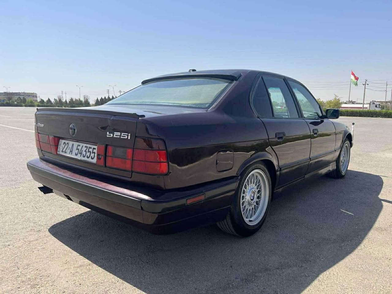 BMW/E34//1992//520iگيرعادى
گيرومه كينه و ته بريد و اكسلى به شه رت 
سه نه وى ره قه مى نويه تا2030
پيش گه وره يه ئرباكه بى سلايد 
جوارتايه و ويلى نويى له ژيره 
جه مپيكى خه فيفى پيشى هه يه 
شانسى و به تانه ى به شه رت 
شوين هه ولير *********** أربيل, العراق
