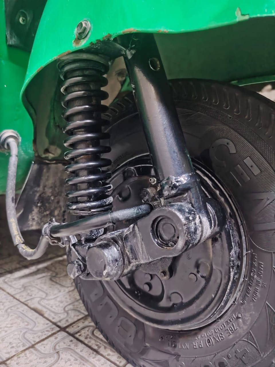 سلام عليكم تكتك تكتك21 مثل ما واضح كدامك نضيفه واي نقص مابيها يعني تاخذها بوجهك للشارع تخم تاير جديد جادر جديد تغليف كشنات ونايلون رقمي متوفر وتساب وعل خط ***********
