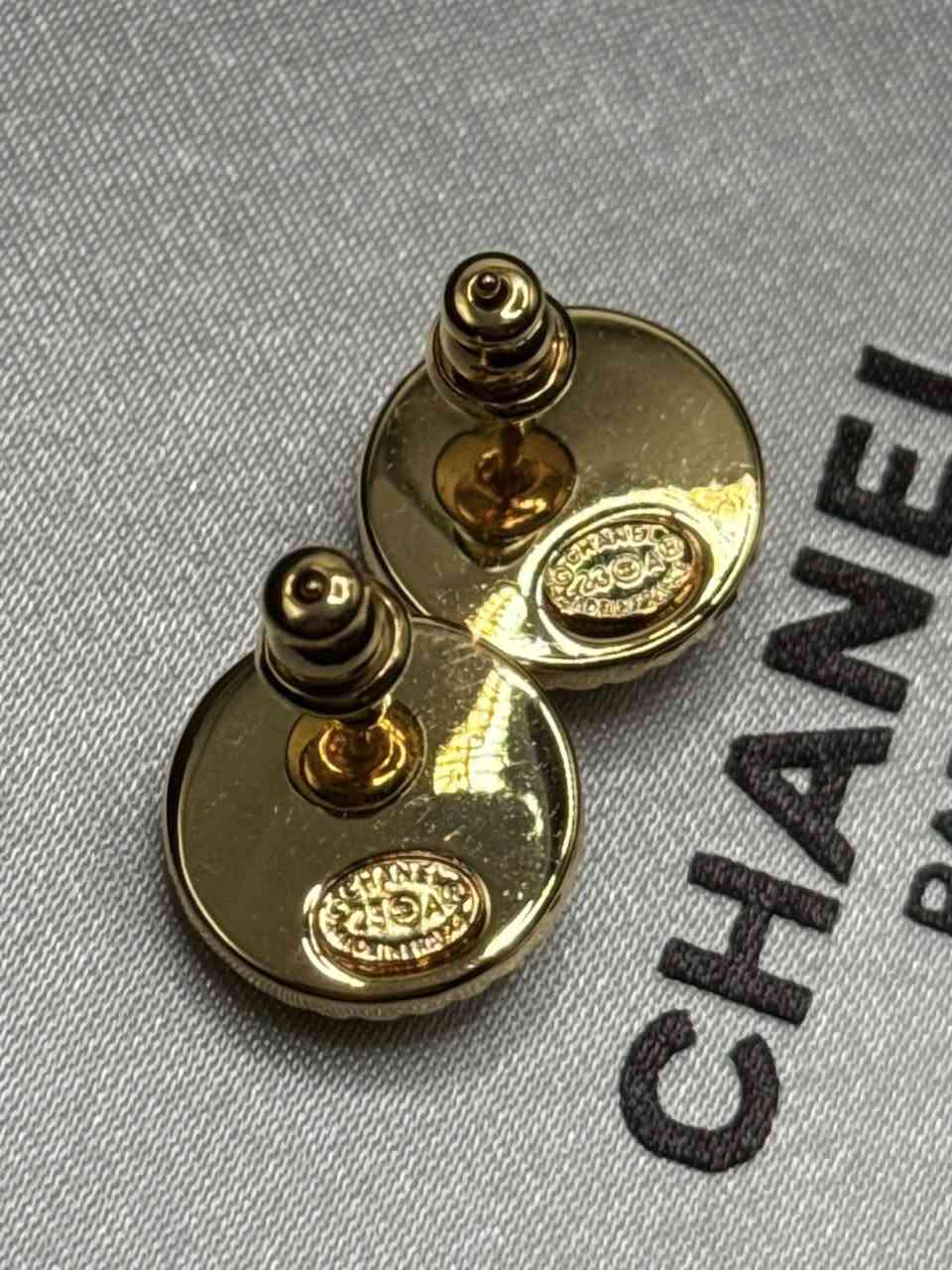 تراجي ماركة Chanel امزون مع العلبة الاصلية 
يوجد توصيل كافة محافظات العراق


**إذا كنت صاحب هذا الإعلان وتريد حذفه لأي سبب، رجاءا أرسل رسالة إلى الدعم الفني**