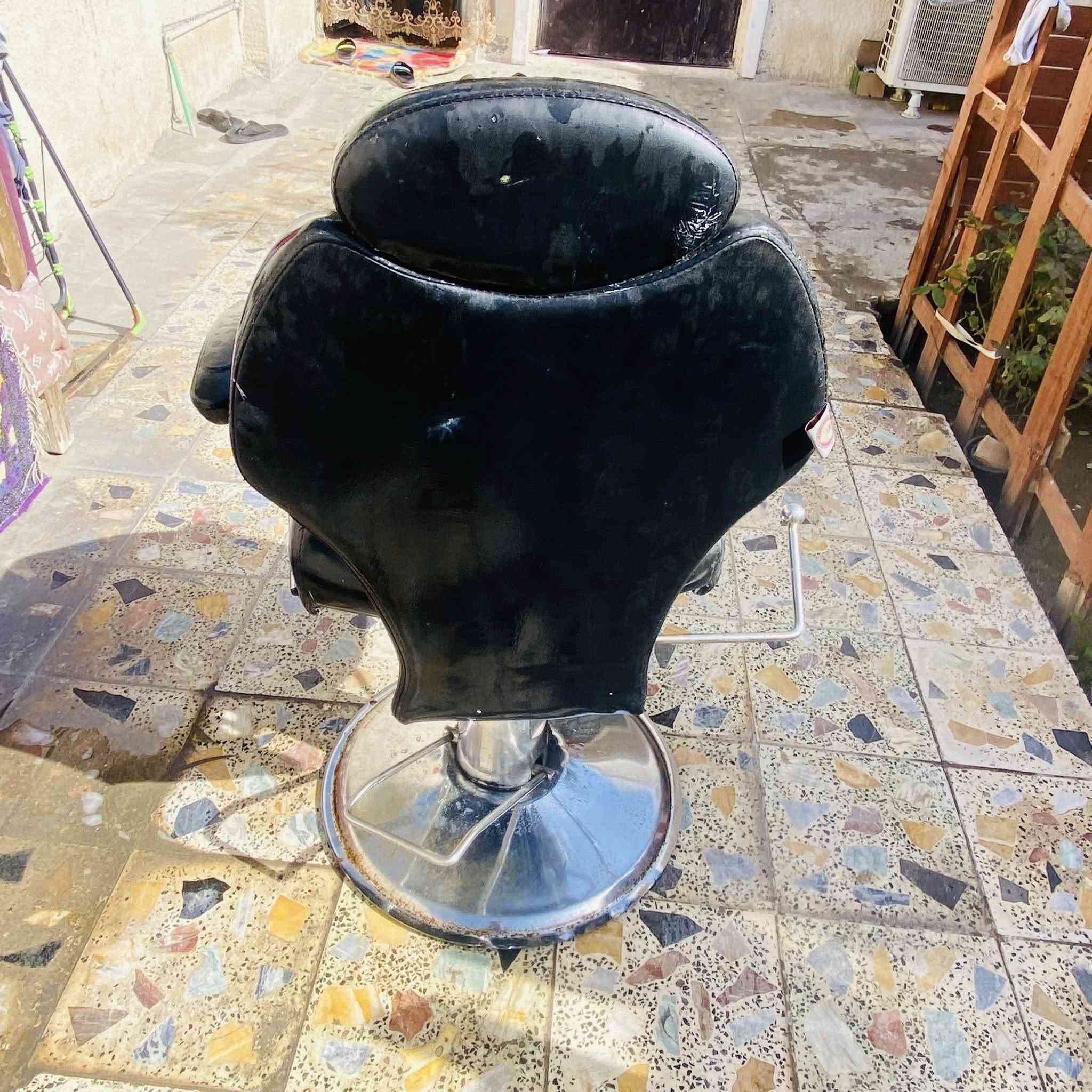 سلام عليكم كرسي حلاقه البيع نضيف ماصارلي شهر من جايبه سعر 130 بي مجال مكاني بغداد ***********
