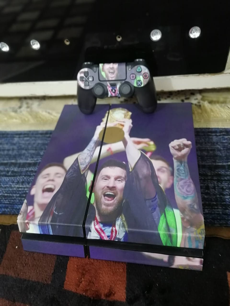 *********** جهاز بلاي 4 مهكر داخل الجهاز 10 العاب سعر 190
