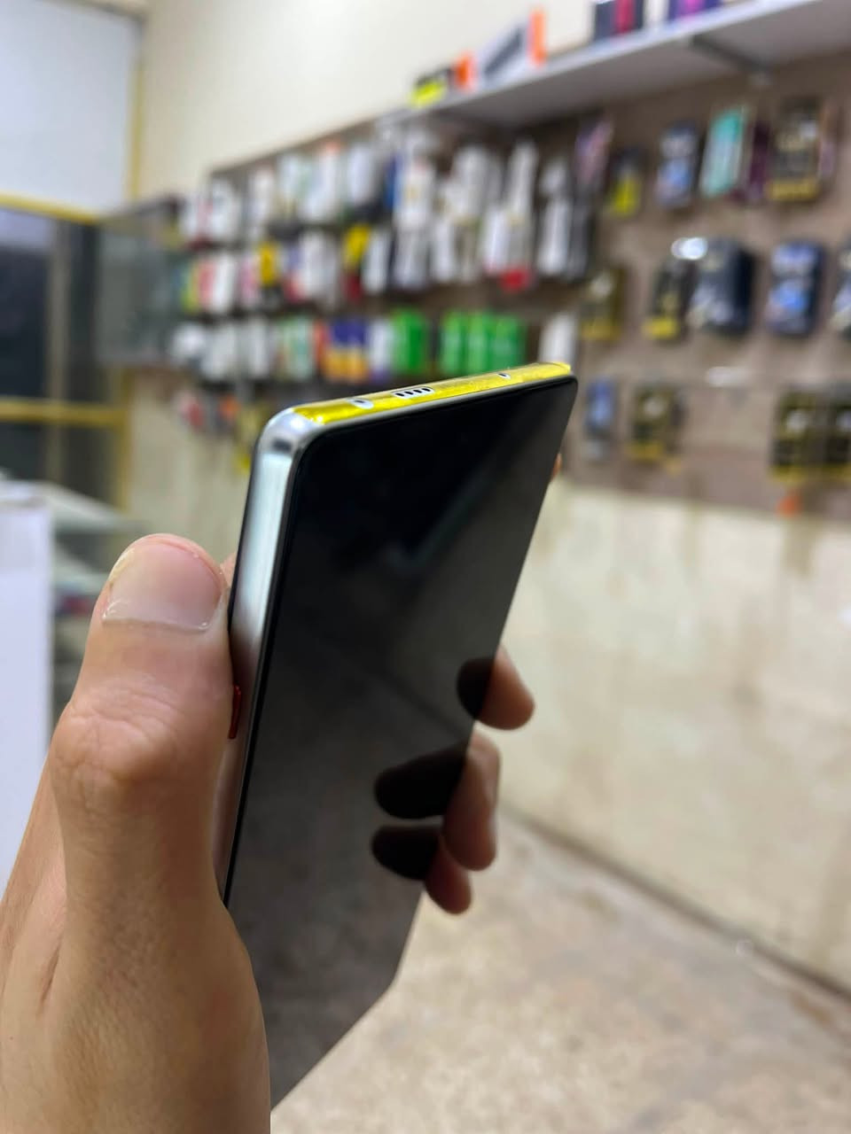tecno camon 40
الذاكره 256 
الشاشه 120Hz 
البطاريه 5200mAh 
مبدل شاشه اصلي وكاله 
السعر 170 (ضمان سبوع كامل)
العنوان كربلاء حي النضال ***********

