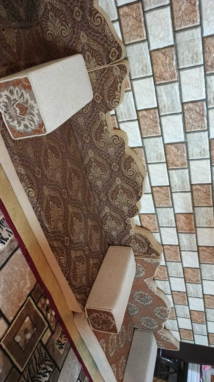 من رخصة الادمن
سلام عليكم جلسة عربية طول الكلي 8 متر 4×4 السعر 250 الف وبيه مجال لتواصل رقم الهاتف 
***********
