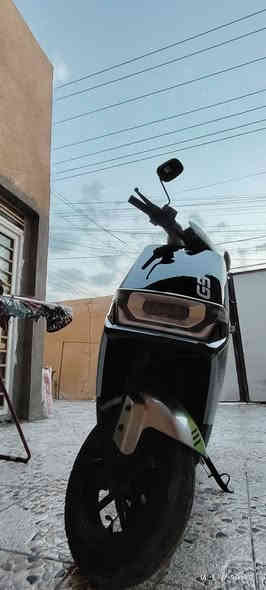 (دراجه شحن للبيع) تسلا شركة (TAILK) السرعه ٧٠ حقيقي يقره العداد ٧٠ بيها نضام بك وكلشي شغال وكلشي ما مبدل بيها صارلها طالعه من الوكيل ٣ أشهر) ان شاء الله ماقصر ب سعر للشراي مكاني نجف حي المهندسين (السعر خاص) باقي التفاصيل خاص
