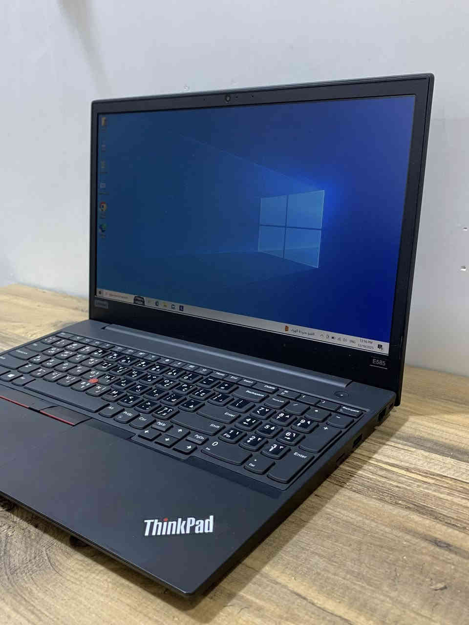 سلام عليكم لابتوب Lenovo ThinkPad E585 للبيع نضيف جداً يشغلك برامج مونتاج والفوتوشوب والبرامج الهندسية والعاب المتوسطة المواصفات :
CPU : AMD Ryzen 7 2700U 2.20GHz
RAM : 8GB DDR4
قابل للتطوير 
HARD : 256SSD
قابل للتطوير 
كرت شاشة : AMD Radeon RX Vega 10
 حجم الشاشة 15.6 : حواف نحيفة
Full HD (1920 x 1080)
سوبر سلم وخفيف الوزن  
بطارية ممتازة جداً
شحن لابتوب تايب سي
Windows 10 : مفعل مدى الحياة 
يحتوي ع المنافذ لي تحتاجها 
شاحن لابتوب 65Watt
وياه الشاحنة الاصلية وكارتونة الجهاز
-———————————————-
ملاحضة : لابتوب نضيف جداً ومابي اي مشكلة يشغلك برامج مونتاج والفوتوشوب والبرامج الهندسية والعاب متوسطة وبالعافية ع ياخذة
————-——-—————————
مكاني بغداد المحمودية
متوفر توصيل للجميع محافظات العراق 
رقمي *********** بي واتساب 
سعره 300 وبي مجال للطيبين
