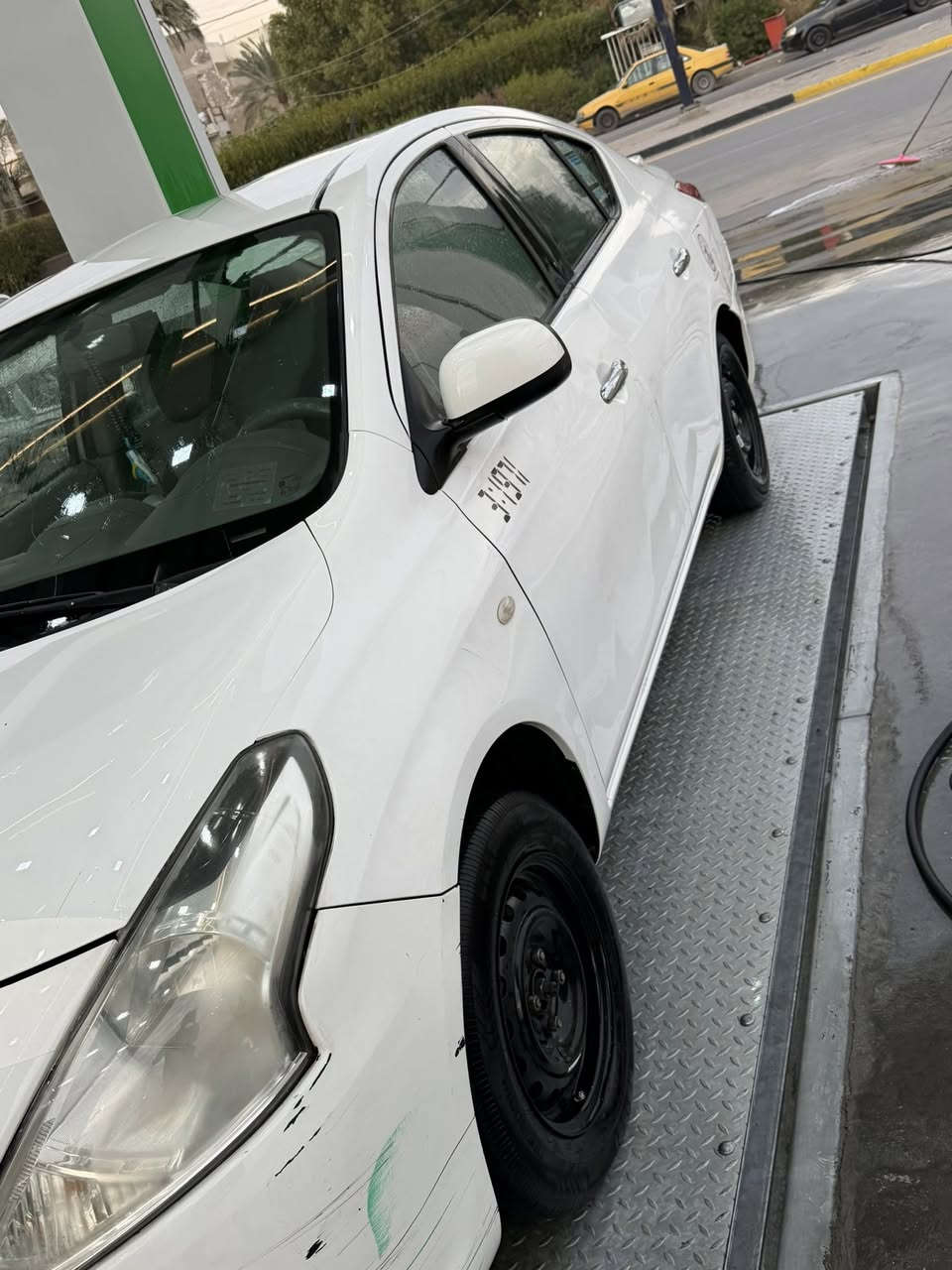 سني هندي للبيع موديل 18 رقم بغداد مكفوله من صبغ بيها بارد باب سايق وبل صندوك كير مكينه مكفولات تبربد مابيه نقص رقم جديد  باسمي  السعر 105 مكاني بغداد الرصافه رقمي *********** شراي تصل
