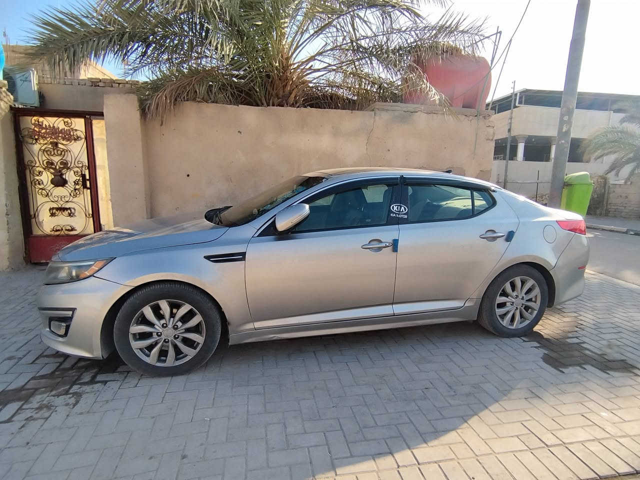 سلام عليكم سياره كيه أولتيما موديل 2015 وارد امريكي للبيع مواصفات : بصمه بنوراما تبريد قطعتين تدفئه مرايات شفط كراسي كهربائي سياره نضيفه جاهزه مايرداله شي الحادث مثل ماواضح بل صوره راعيه بل بصره يمي سعر 112 
رقم الهاتف : ***********
