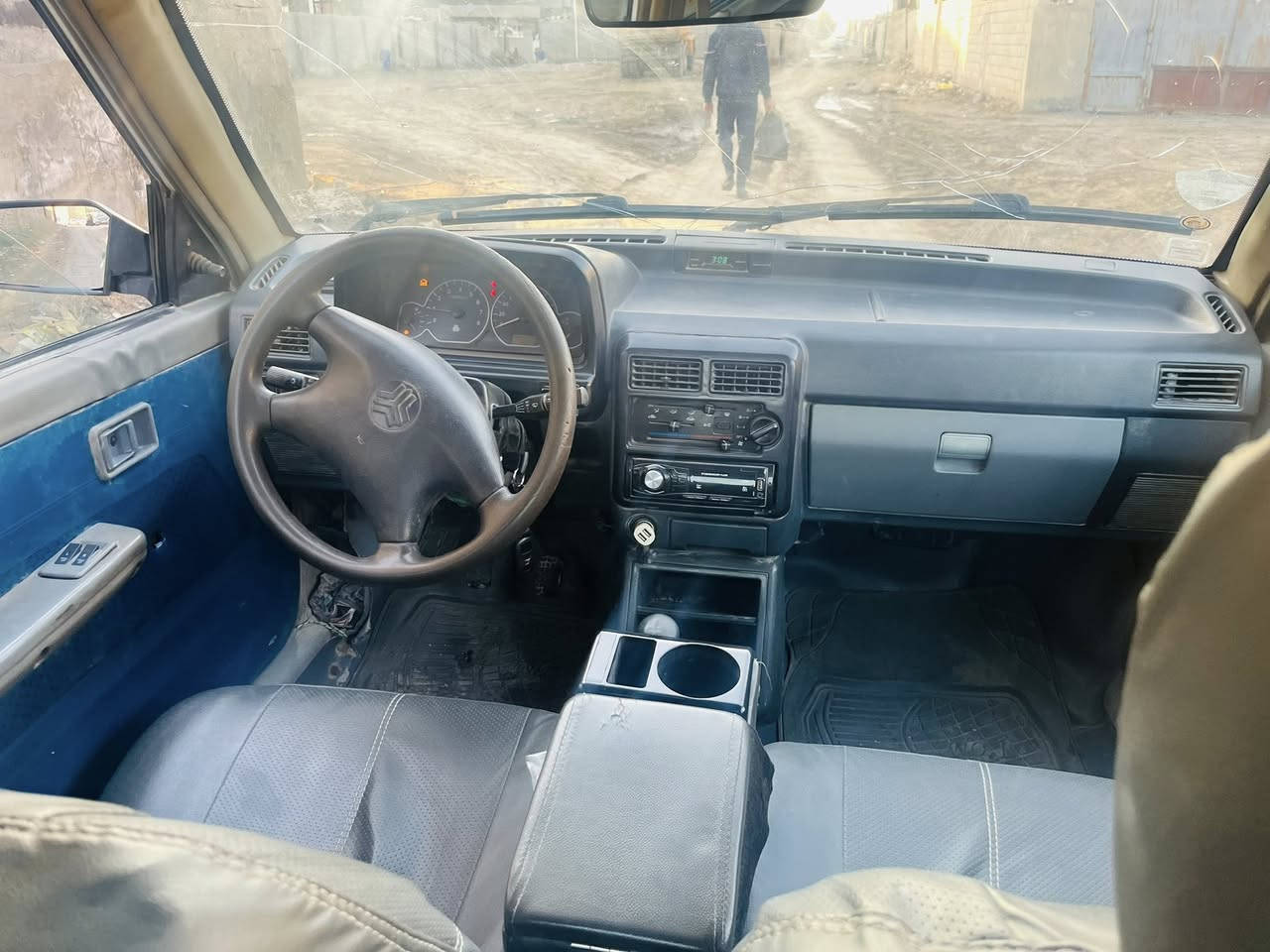 السلام عليكم سايبه 2009 مكفوله كفاله عامه محرك وكير وتخم تاير وصدر كله جديد رقم بغداد سنويه ال 28 سياره جديده المكان واسط الصويره السعر 29$ لاستفسار ***********
