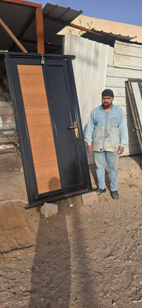 ورشة حداده عامه و #متنقله 
#ابواب -شبابيك 
 ابواب بدل الخشب 
باب قاصه .
 #محجرات 
#مراجيح -ميز طباخ  
#كرفانات سندوج 
شوايات . 
صيانه وصبغ . لحديد القديم ابواب شبابيك 
العنوان /البصره /الزبير 
للتواصل ... ***********
واتساب .....***********
 عمل درجه اولى  . 
باسعار مناسبه  وجميع المديلات
