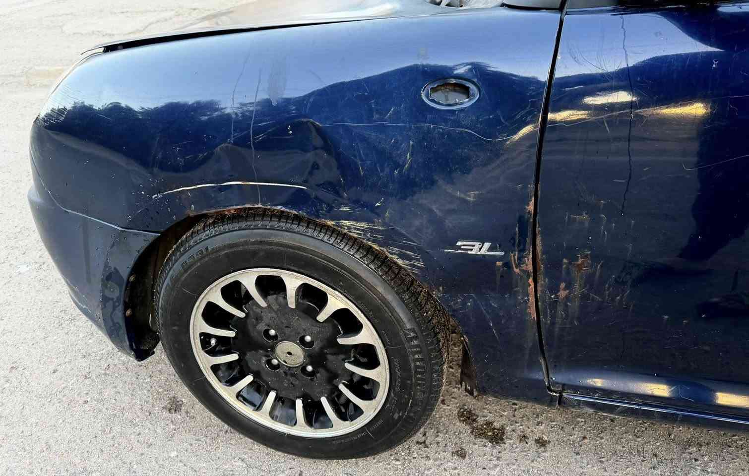 السلام عليكم …  ليفان 320 بغداد
السيارة نظيفة كلش ما ناقصها اي شي .. كير .. مكينة .. تبريد .. تدفئة كله شغال 100‎%‎
صدر امامي خلفي مبدله جديد وافضل نوعية 
السيارة قطرة صبغ مابيها و قطرة خياس مابيها 
سنتر لك شغال بلادي كهربائيات كلها شغالة مابيها اي نقص
مشدود عليها ويل RCL مشدودة عليها شاشة اندرويد
شغل وتطلع نقص واحد مابيها 

بيها فقط طخة بالجاملغ والباب مثل ما موضحة بالصور وطخات بسيطة متعدله باررد بدون اي صبغ وبدون دواخل 

السيارة ماشية 92 الف 
السيارة بأسمي التحويل ثاني يوم 
سعرها 37 وبيها مجال بسيط

رقم تلفون ***********
