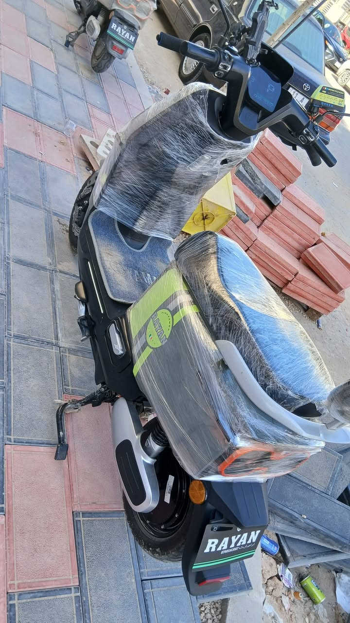 سلام عليكم دراجه شحن البيع الدراجه بعدهي ابوضع الشركه وبطاريات شديتلهه جدد قبل يومين مواصفات الدراجه خير من الله تعال وفحص السعر 750 جوه 700 مابيع المكان النجف شارع الروان الرقم ***********
