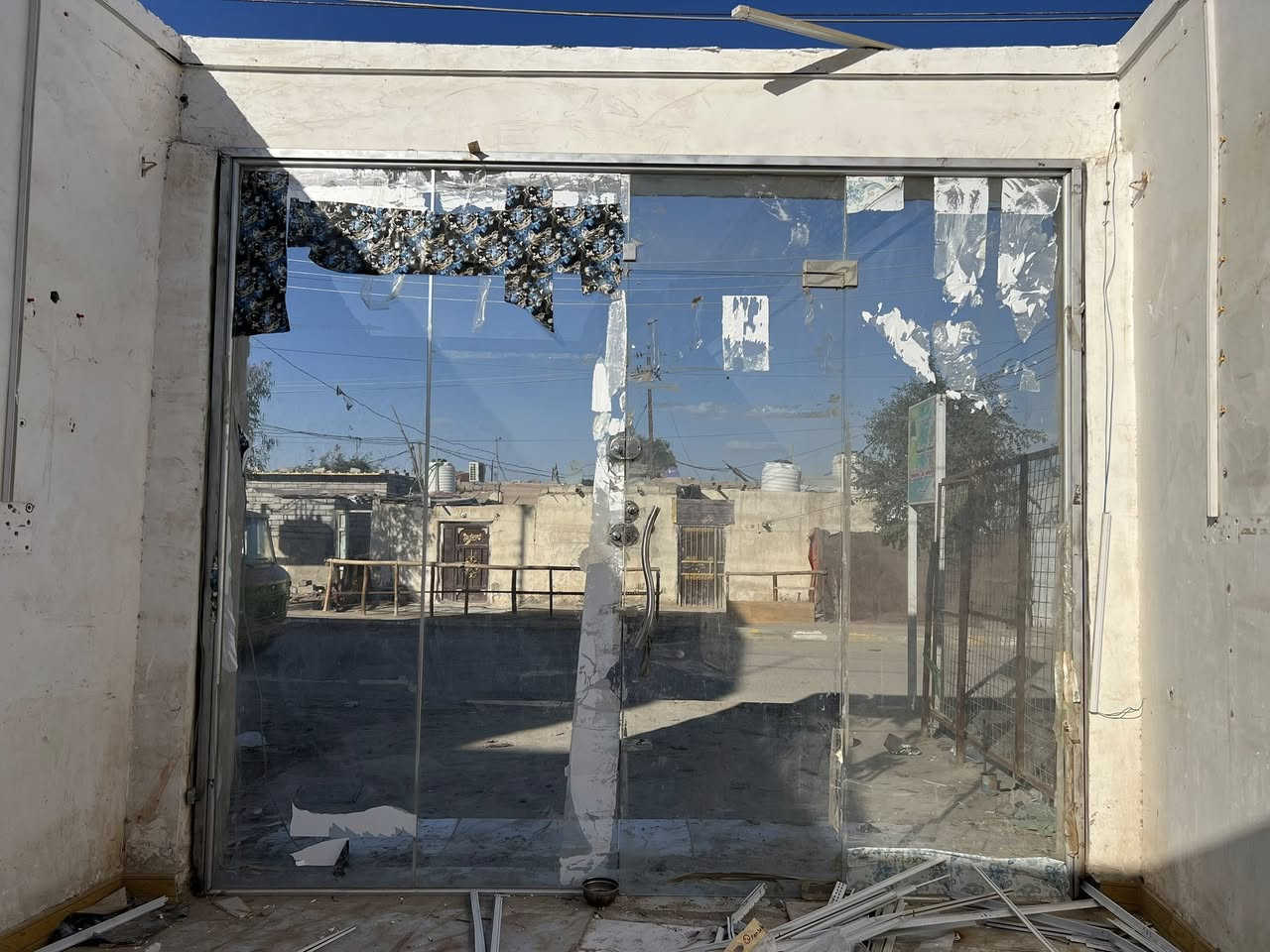 سلام عليكم جان خانه البيع الرتفاع 3و10والعرض 3جديده بشكل ما مستعمله شلع مكانً اريدو ***********
