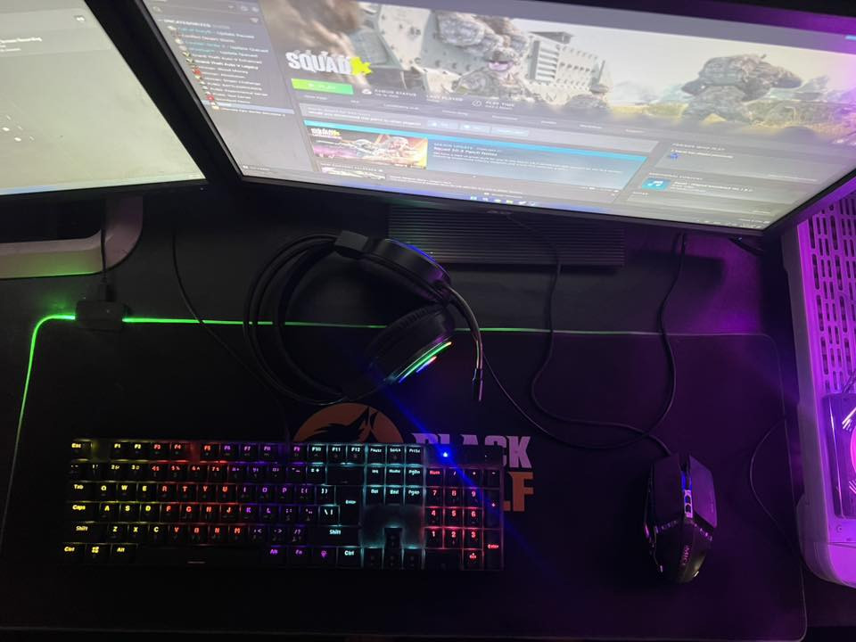 تعال ضلعي . تريد تجميعة جاهزة بس تربط وتشغل . دهاك :
سيت اب كامل 
شاشات عدد 2 ( ايسر 60HZ . سامسونك 60HZ) + كيبورد ميكانيكي + ماوس ميكانيكي + جويستك ps4 + سماعات + بلوتوث + واي فاي + كيبلات كاملة + ميز زاوية 
وشكو شي بالصور تاخذة 

ودهاك هاي مواصفات التجميعة 
RTX 4060Ti
Cor i5-14400F
DDR4 (16GB | 2*8) RGB
M.B ASUS H610M-K D4 ARGB

بدون هارد . ليش ؟ لان الهارد بي كل غراضي

ها ضلعي اقتنعت !؟ 
يلا حبيبي راسلني واتساب ونتفاهم 
0776 222 4467
