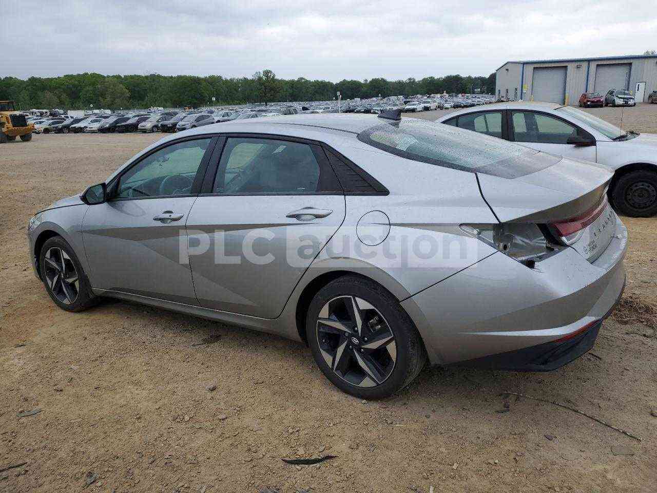 انترا٢٣بغداد بسمي محرك ٢٠٠٠دو ش بدون ايرباك حادث مرفوق بالصور مع السونار موجود خاص وتصال***********
