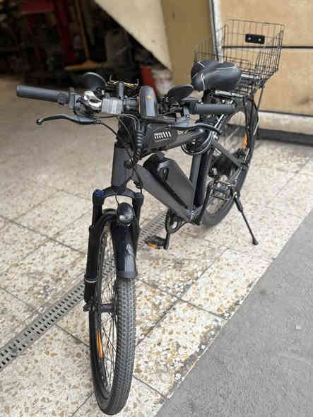 السلام عليكم
باسكل شحن للبيع 

اخو الجديد 

دبلات امامي

7نمر كير 

شحنه يمشي 50 كيلومتر

سرعته 25

يشتغل سكليتر شحن 

او مساعد ويه الباير

او باسكل عادي 

سعره 575

رقمي ***********
