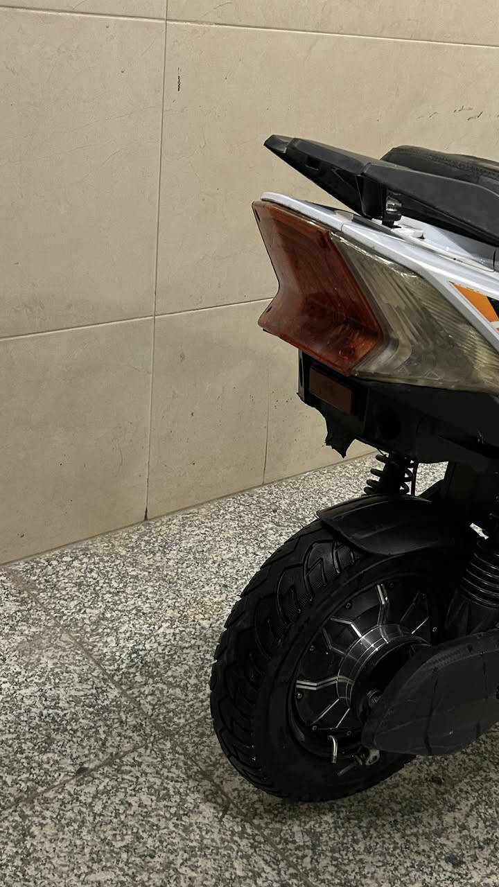 للبيع الدراجه شوفت عينك مابيهة كل نقص كامله من كلشي كهربائياتهة كلهة شغاله ترجع للخلف نضام رجوع شاشه تعرضلك اعطال دبل بصمه هورن اشاير لايت عالي ناصي 3 سرع ملفهة 1500 البطاريات 6 سعرهة مناسب مكاني الاعضميه شارع المغرب ***********
