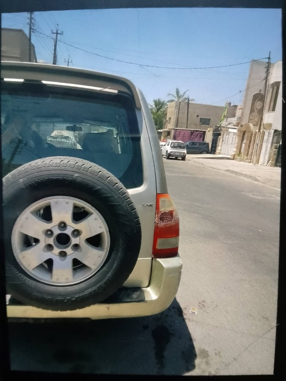 السلام عليك باجيرو 2007 السياره كفاله عامة مكينة تلتالاف وثمنيه كير اوتماتيك اكسل بلادي تخم تاير صدر اميامي خلفي تبريد ثلج السياره بدون رقم رقم الهاتف *********** السعر 50 و بيهه مجال
