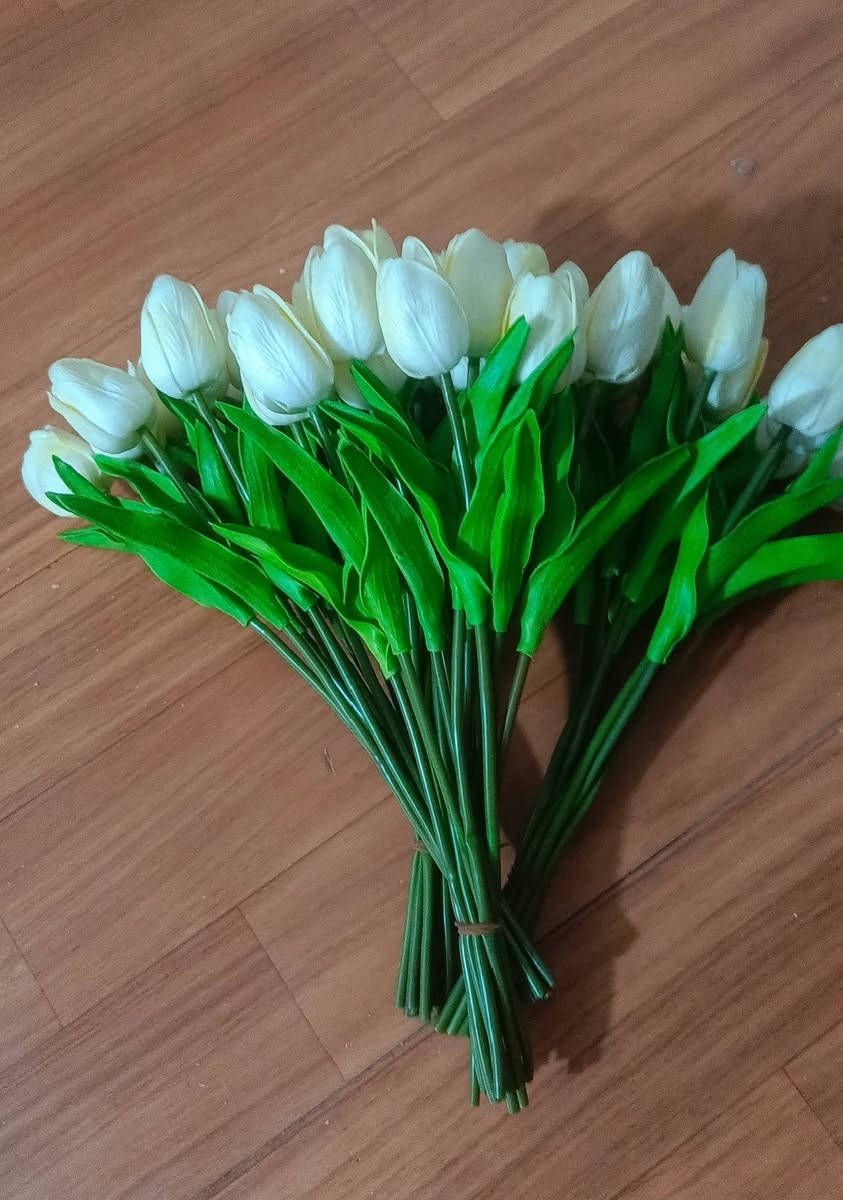 ورد توليب صناعي مسكات اجنن والوان راقيه 🌺🌹
عرض خاص وكميه محدودة 🔥🔥
متوفر جمله ومفرد باسعار تنافسه ومناسبه جداً 
سعر الدرزن جمله ب٢٢ الف فقط 🔥 
الدرزن ١٢ مسكه كل مسكه بيها ١٠ وردات 
للحجز والاستفسار ماراسلتنا خاص او واتساب 
***********
