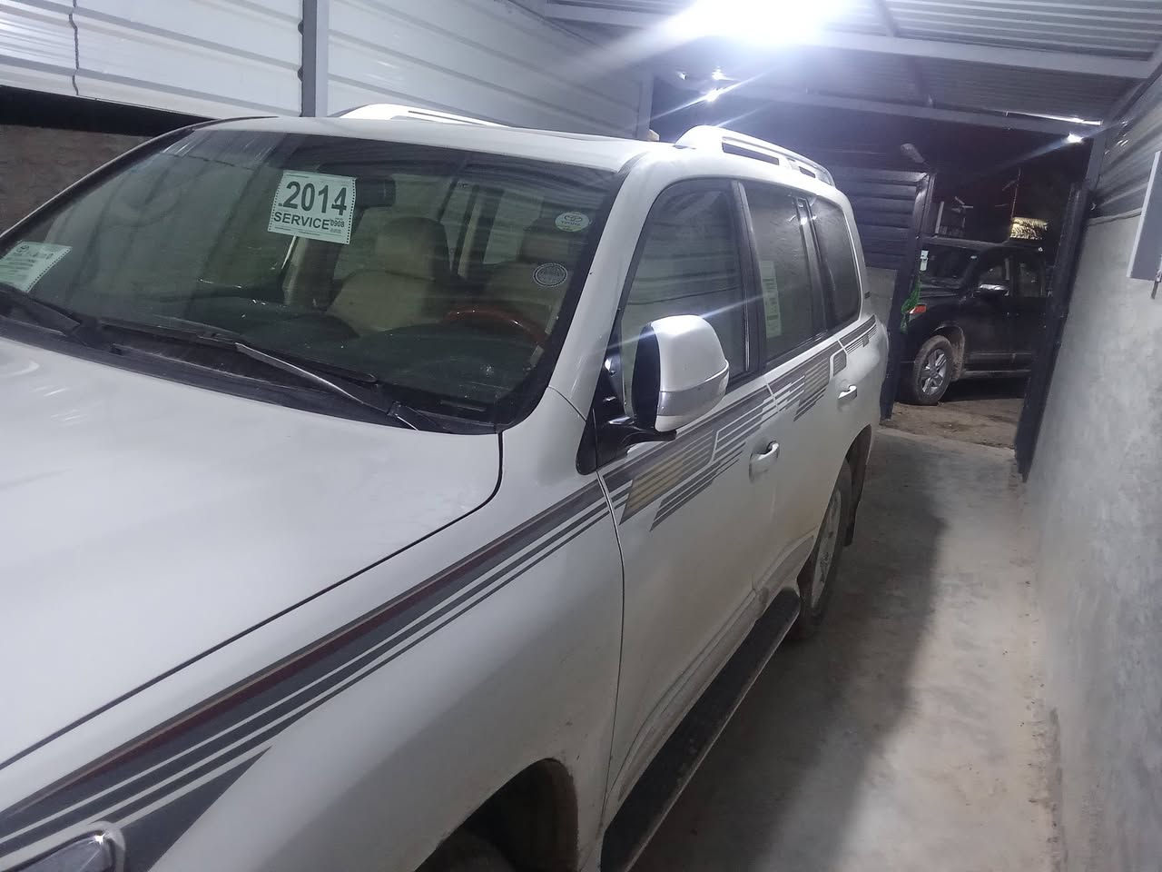 للبيع لاندكروز2014 بريمي ماشيه 138 حقيقي 
ملاحضه بارد بخشم البنيد  وصبغ مأشر بالصور 
السعر 360 وبيه مجال 
واسط الصويره 
***********
***********
