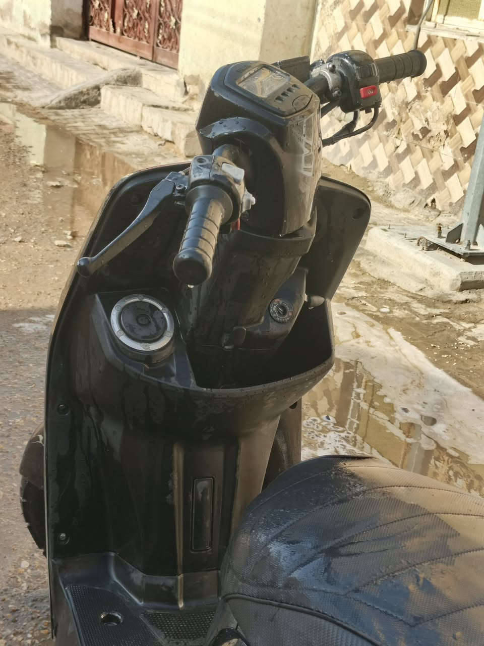 السلام عليكم دراجه للبيع ماكس بوليس دراجه مامفتوح معدل حلو كلشي شغال مكان ناصريه حي شهداء رقم 
  774 351 5934سعر خاص
