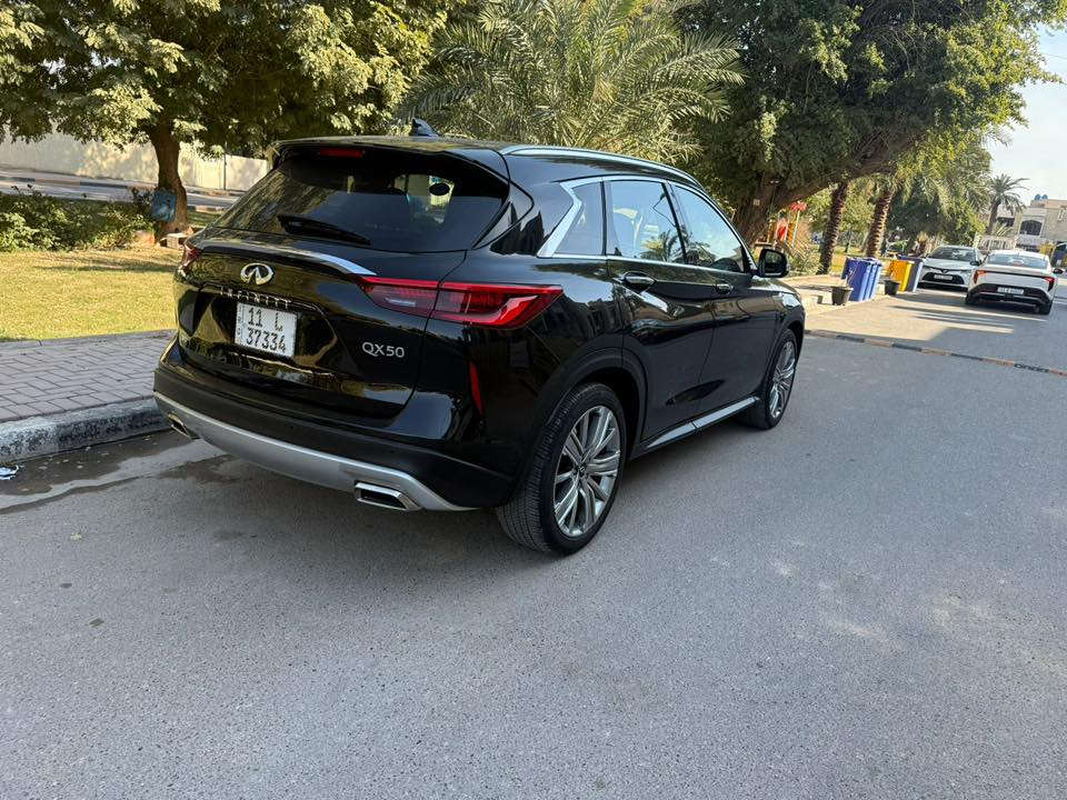السلام عليكم 
البيع انفنتي QX50
موديل 2022 حادث بس بنيد وجاملغ بارد
سياره كامل مواصفات
مكان بغداد 
السعر 20 الف دولار 
موبيل ***********
