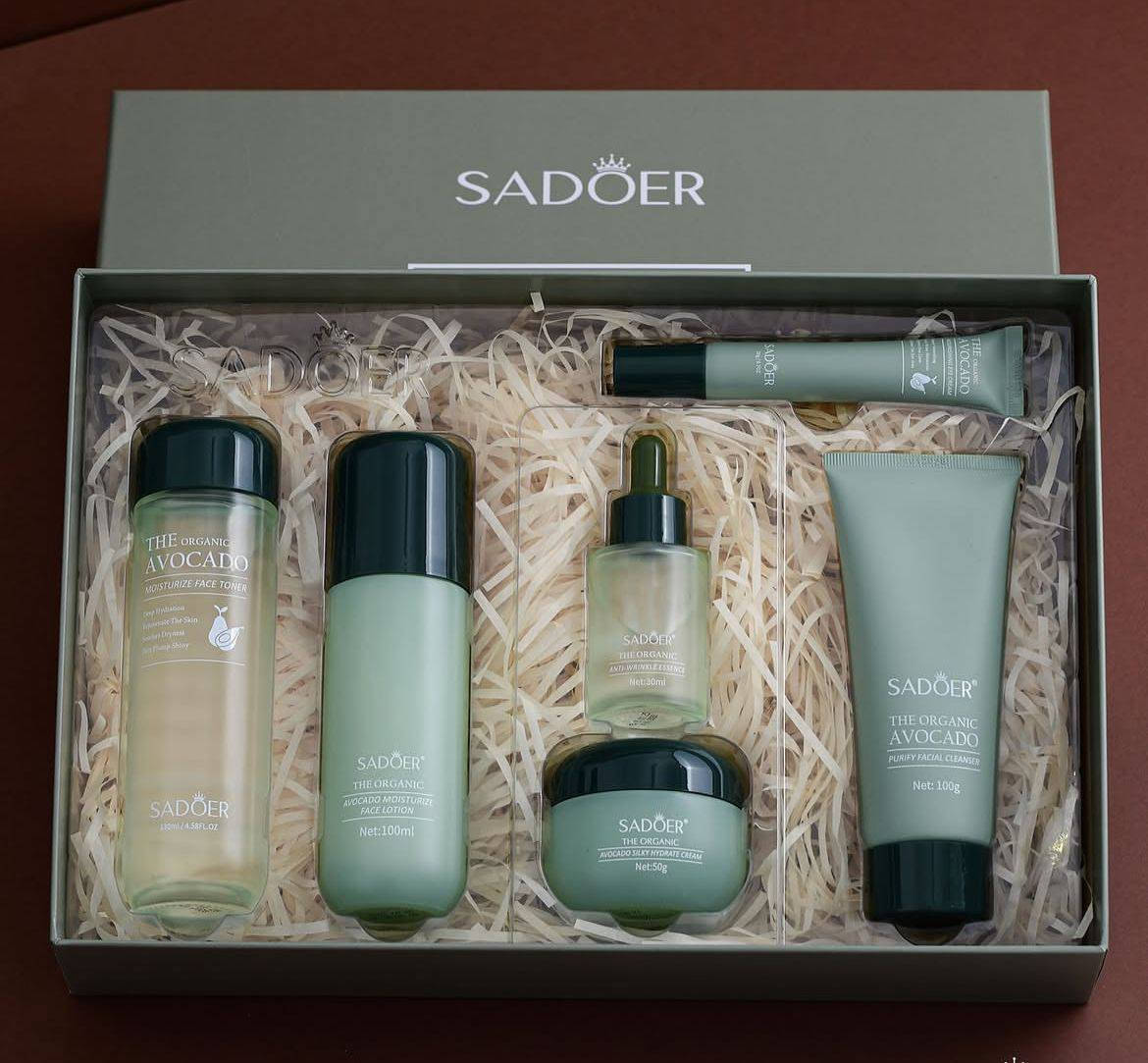 بشرة صافية ومشرقة تبدأ من العناية الصح ✨
بكج الأفوكادو العضوي من SADOER 🌿
مجموعة متكاملة للعناية بالبشرة وترطيبها بعمق.
المجموعة تحتوي على:
💚 غسول للوجه ينظف البشرة بلطف ويزيل الأوساخ.
💚 تونر يرطب ويوازن البشرة.
💚 سيروم مغذي يساعد على نعومة وإشراقة البشرة.
💚 كريم ترطيب يغذي البشرة ويخليها ناعمة.
💚 لوشن مرطب يحافظ على نضارة الوجه طوال اليوم.
✔️ مناسب للاستخدام اليومي
✔️ يرطب البشرة ويعطيها نعومة ولمعان طبيعي
✔️ تركيبة بالأفوكادو المغذي للبشرة
📦 الكمية محدودة
📩 للحجز أو الاستفسار راسلينا على الخاص.
خلي بشرتج تحچي عن جمالج 🌸يوجد لدينا جمله ومفرد 💐


**إذا كنت صاحب هذا الإعلان وتريد حذفه لأي سبب، رجاءا أرسل رسالة إلى الدعم الفني**