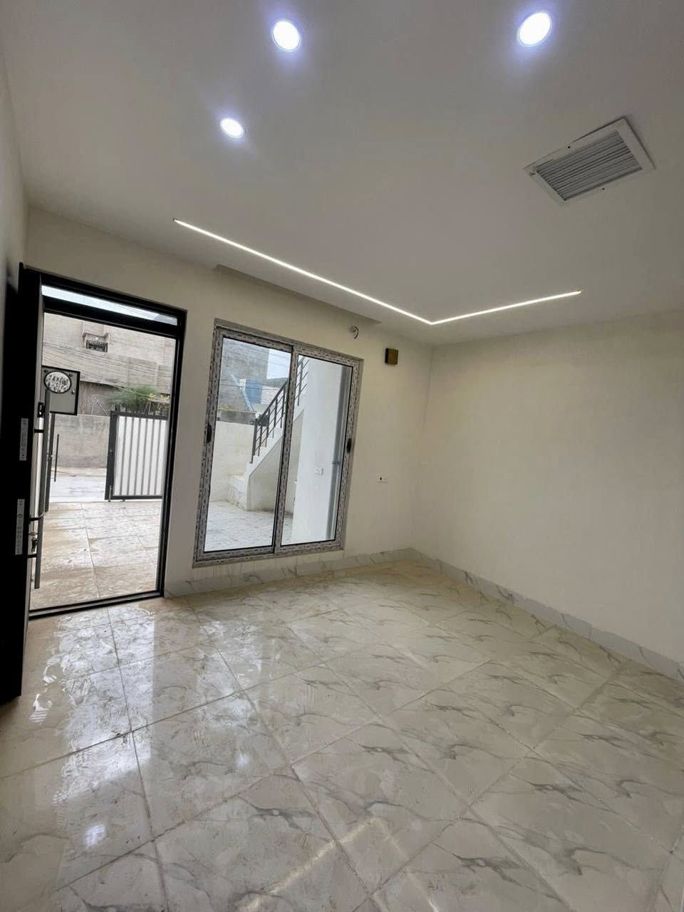 🔥 🔥 🔥 بيع سريع 🔥🔥🔥 
بيتين صفر للبيع في دروازة كركوك 
١٠٠متر 
دكت مبردة كامل و سقف مغربي كامل 
كراج سيارة 
مرافق خارجى 
غرفة استقبال 
هول 
مطبخ 
مشتملات 
غرفة نوم 
للاستفسار 
***********
