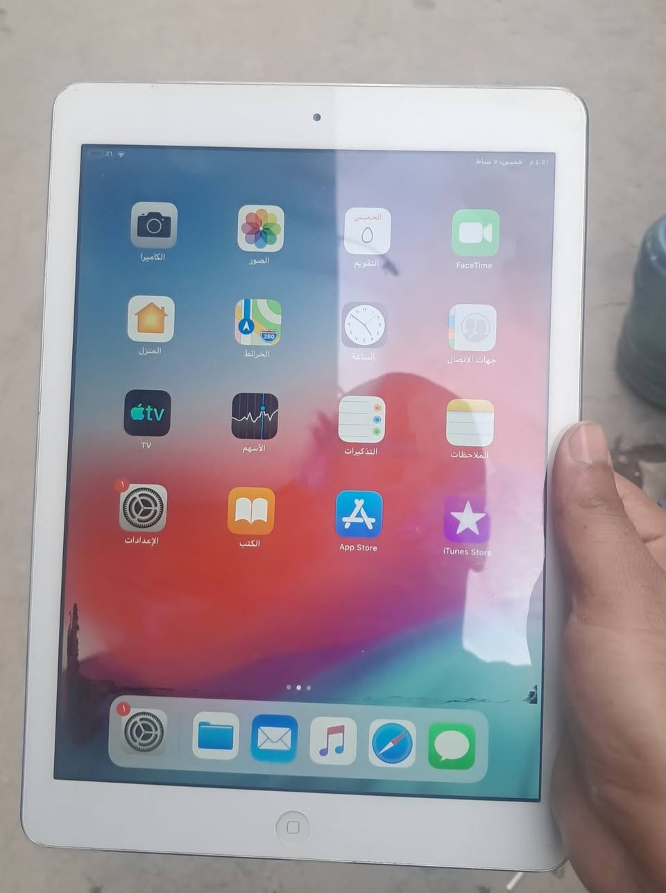 سلام عليكم ايباد ذاكره ١٦ للبيع بي بس هاذ سواد بل شاشه عارضه ٧٥ بي مجال ***********
