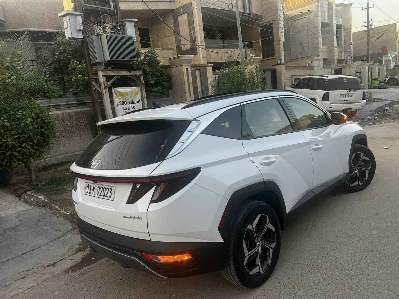 السلام عليكم 
توكسان هاي برد 2023 اعلى فئة
بانوراما 
حساسات ((امامي خلفي جانبي))
كامرات 360 درجه 
اشاير بل مري
تدفئه تبريد مقاعد امامي و تدفئه مقاعد خلفيه 
تدفئه ستيرن 
تحكم مقاعد امامي كهرباء 
كامرات بل مري
3 انظمه قياده 
نظام اوتوهولد
نظام اوتوستوب
شاحن لاسلكي 
منافذ USP و Type c  بل كشنات 
قطعتين تبريد 
بصمه 
تحكم ستيرن 
كروز سرعه
تحديد مسار 
3 اشكال تغير كيچ السرعه
رادار 
مانع انحدار 

السياره رقمها بغداد و حادثها دعامية فقط ومبدلة نفس اللون
حادث هنا بغداد بارد قليل بالجاملغ باقي ممصلحة
السياره ب اسمي تحويل مباشر 
السعررر((21000$)) دفترين وعشرة
مكانها بغداد بغداد الجديدة
***********
