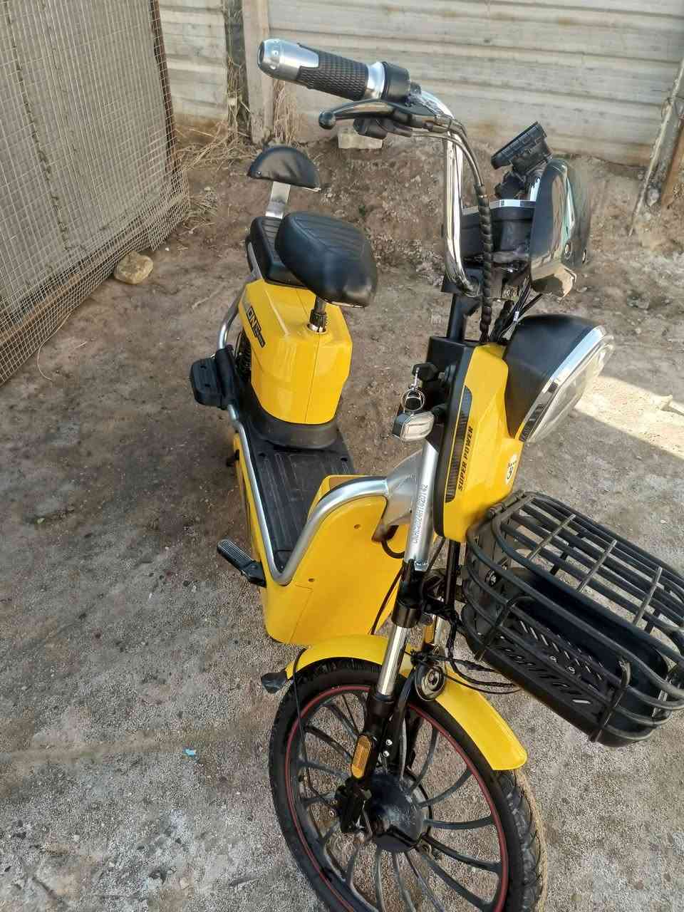 سلام عليكم
دراجة شحن حجم 20 (5) باتري للبيع 
الدراجة اخت الجديده اسخدام قليل
مواصفاتها ⬇️
بصمة تشغيل عن بعد + انذار سرقة 💯
شاشة ديجيتال ✅
بلوتوث سماعة صوت كلش حلو وواضح ✅
بيهه 3 سرع. ✅
تمشيك بل شحنه الوحده من 20KM_25KM🔥
منفذ شحن USB✅
ستاند مبايل ✅
شاحنة شحن سريع من شركة وينلي العالمية 🔥💯
سرعة 65 حقيقي 💯
لايت + اشاير كلشي شغال✅
عنواني مسيب متواجد فيس او واتساب 

***********
