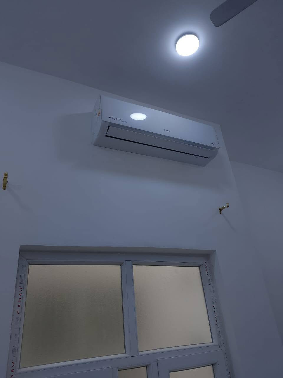 نصب وغسل وتصليح السبالت والمكيفات 
***********

