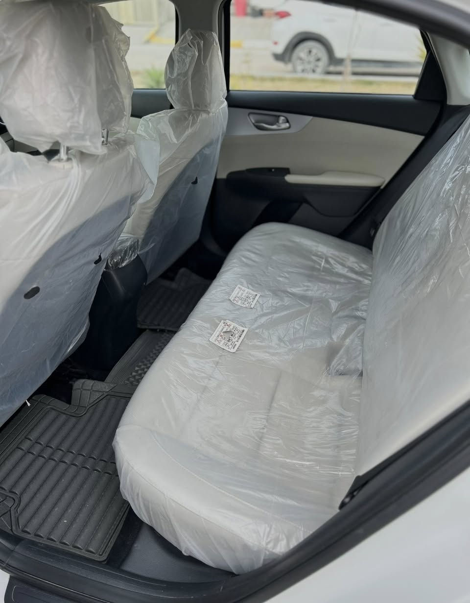 السلام عليكم سيراتو ٢٠٢٤ خليجيه مكفوله كفاله عامه من الشخط والرصعه مكينه ٢٠٠٠ شادلها ويل كب وتخم تاير مال وكاله وبيها سبايدر اصلي وكاله خليجيه شركه الدوليه ماشيه ٣٩ الف حساسات خلفيه اصليه  
السعر ١٨٣ ورقه وبيها مجال اتصل وتدلل ***********
