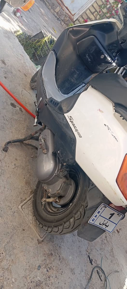 السلام عليكم سبيسي للبيع فقط نضيفه كشر ومحرك بس السواد مال الكصه تعبان دراجه ما متعوبه وكلها بلاديه سعر 400وبيها مجال مكاني حي المعلمين رقمي ***********
