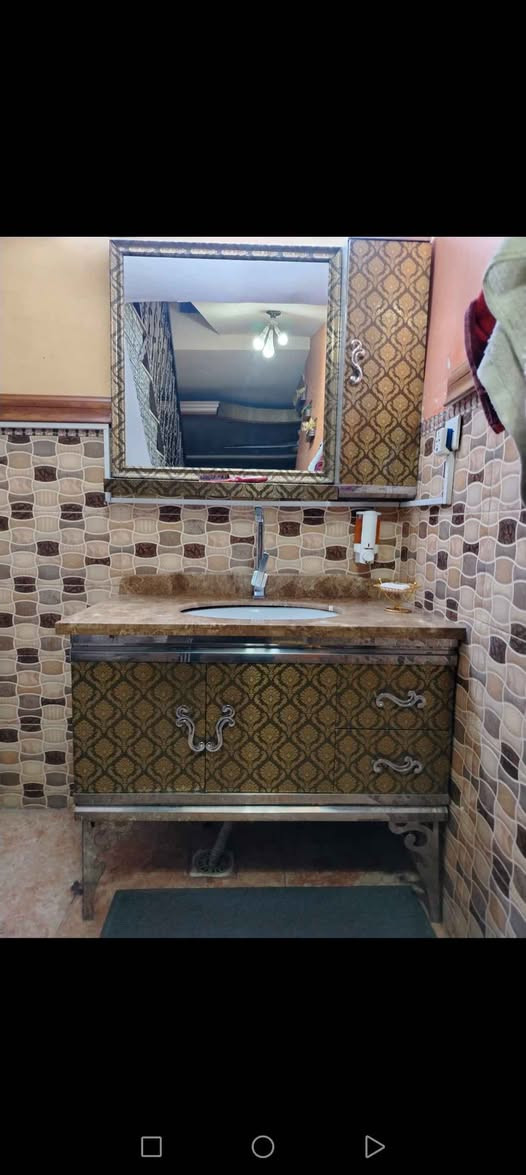 مغسلة صالون مرمر ستل ستيل شغل فصال وتزكام جدا نظيفة الضرر فقط فطور بالمغسلة تتبدل وترجع السعر 150 بيهة مجال بغداد الحبيبية *********** يوجد واتس اب بغداد, العراق
