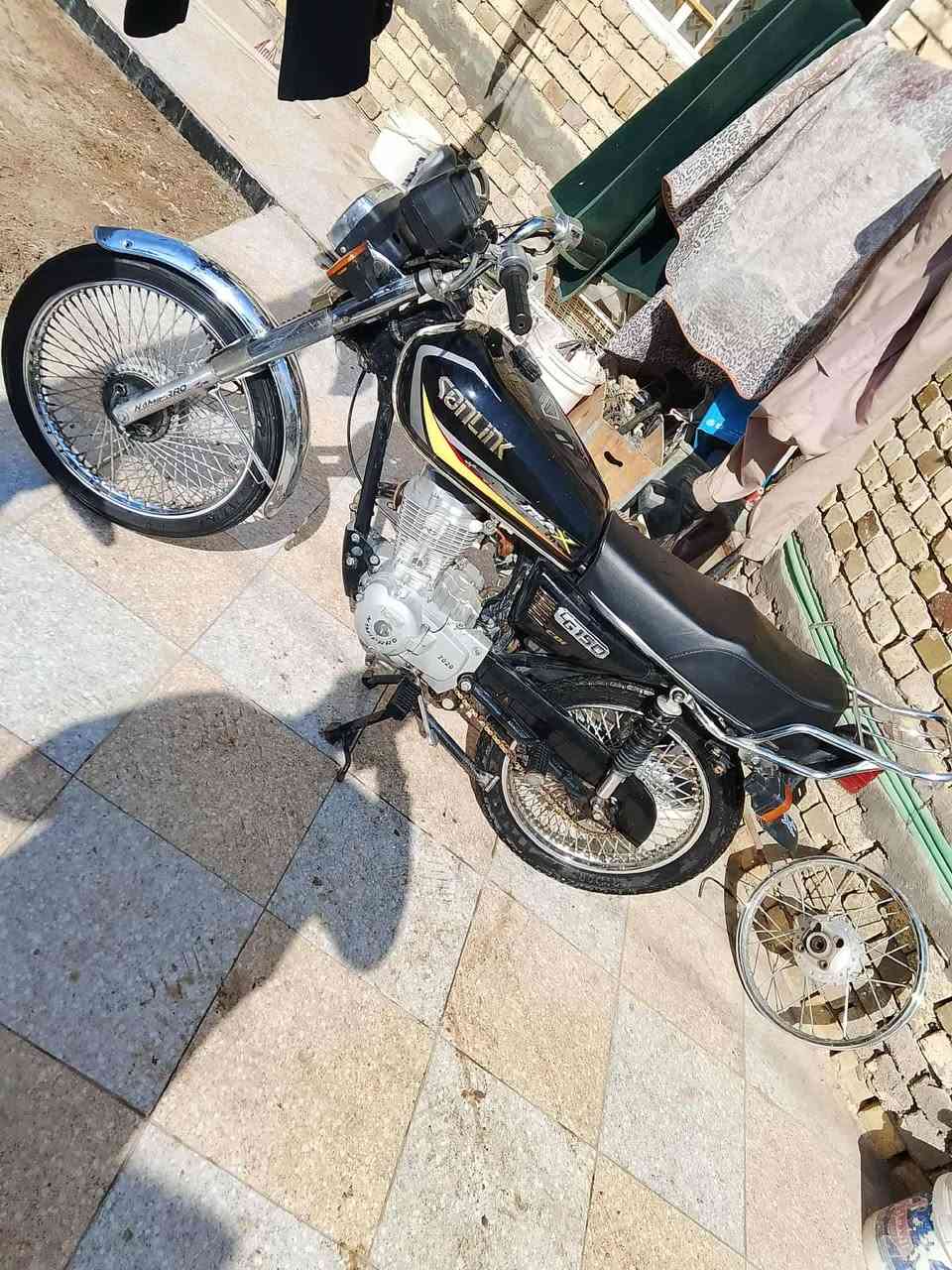 دراجه كلك ماناقصه شي 450وبيه مجال مكانه الشطره السيديه ***********
