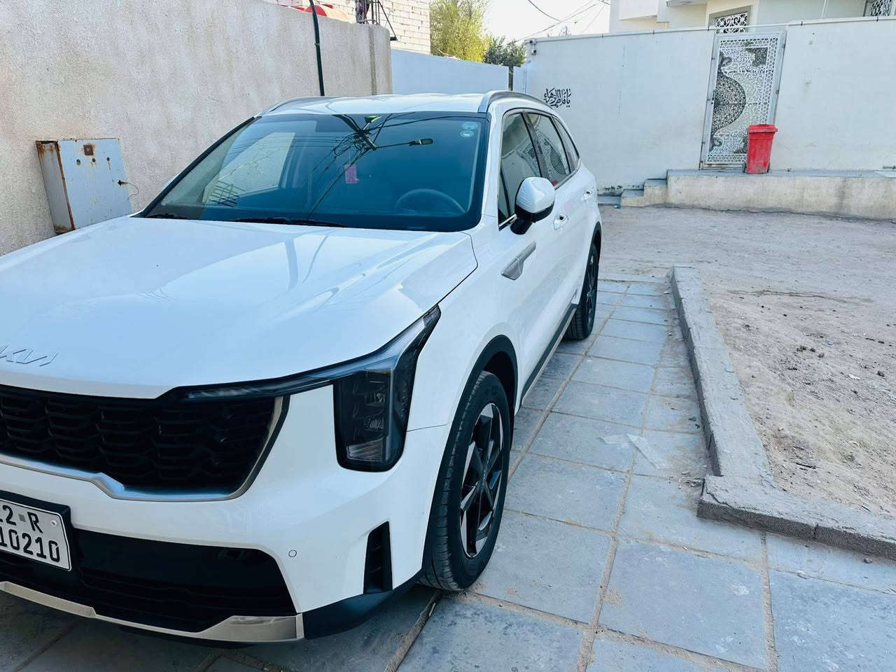 سورنتو مديل 25 ماشية 35 جديد على وضع الشركة رقمهة مميز سعر  325$مكان بصرة ‏***********‬‏
