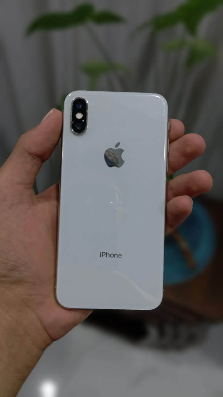 ‏السلام عليكم ‏iPhone XS نورمان ما مفتوح فقط بمشكلة Face ID واقف بسب التحديث البطارية 75 جهاز نظيف نظافة فول كاميرا فول سماعة كل شغالة سعر 150  للتواصل ￼ الاتصال *********** بي واتساب همين￼
