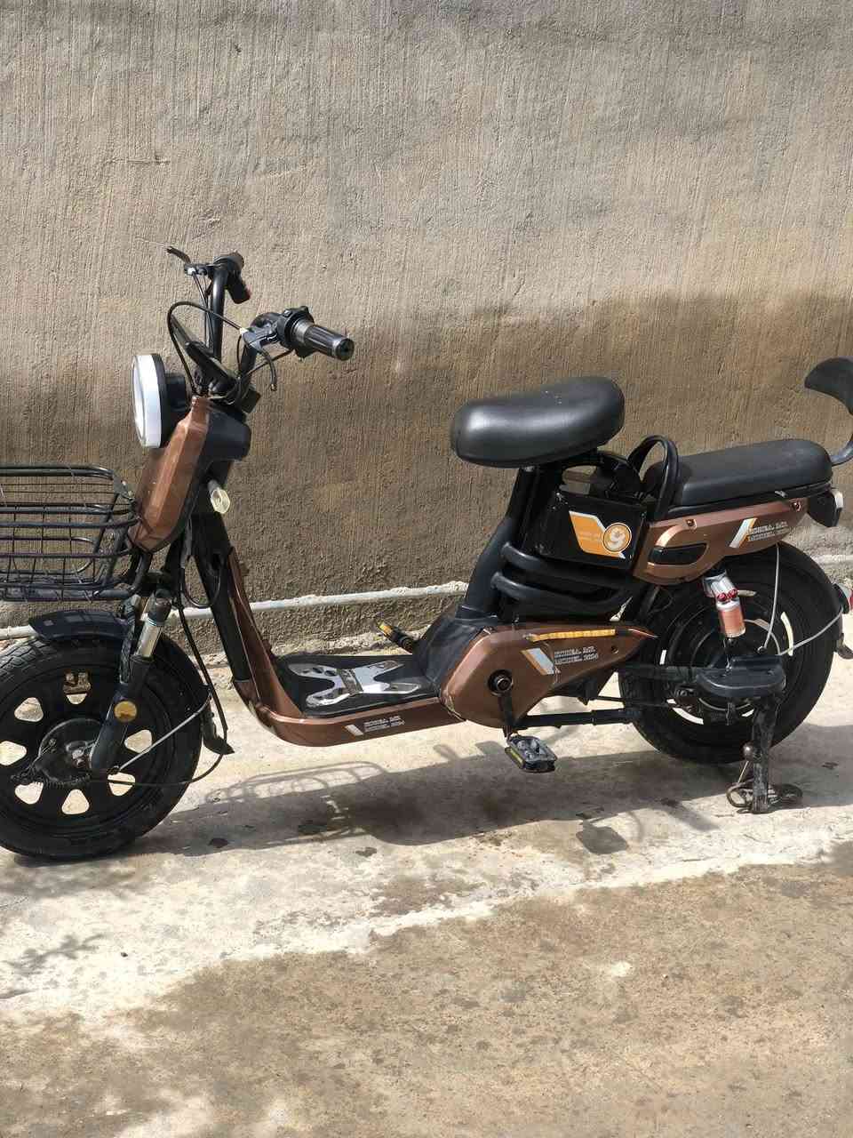 السلام عليكم
بايسكل شحن للبيع كله كامل اي نقص مابي حجم 16 بطاريات جدد مكان ديالى بعقوبه السعر ٢٠٠ بي مجال التواصل خاص لو رقم ***********  واهلن وسهلن
