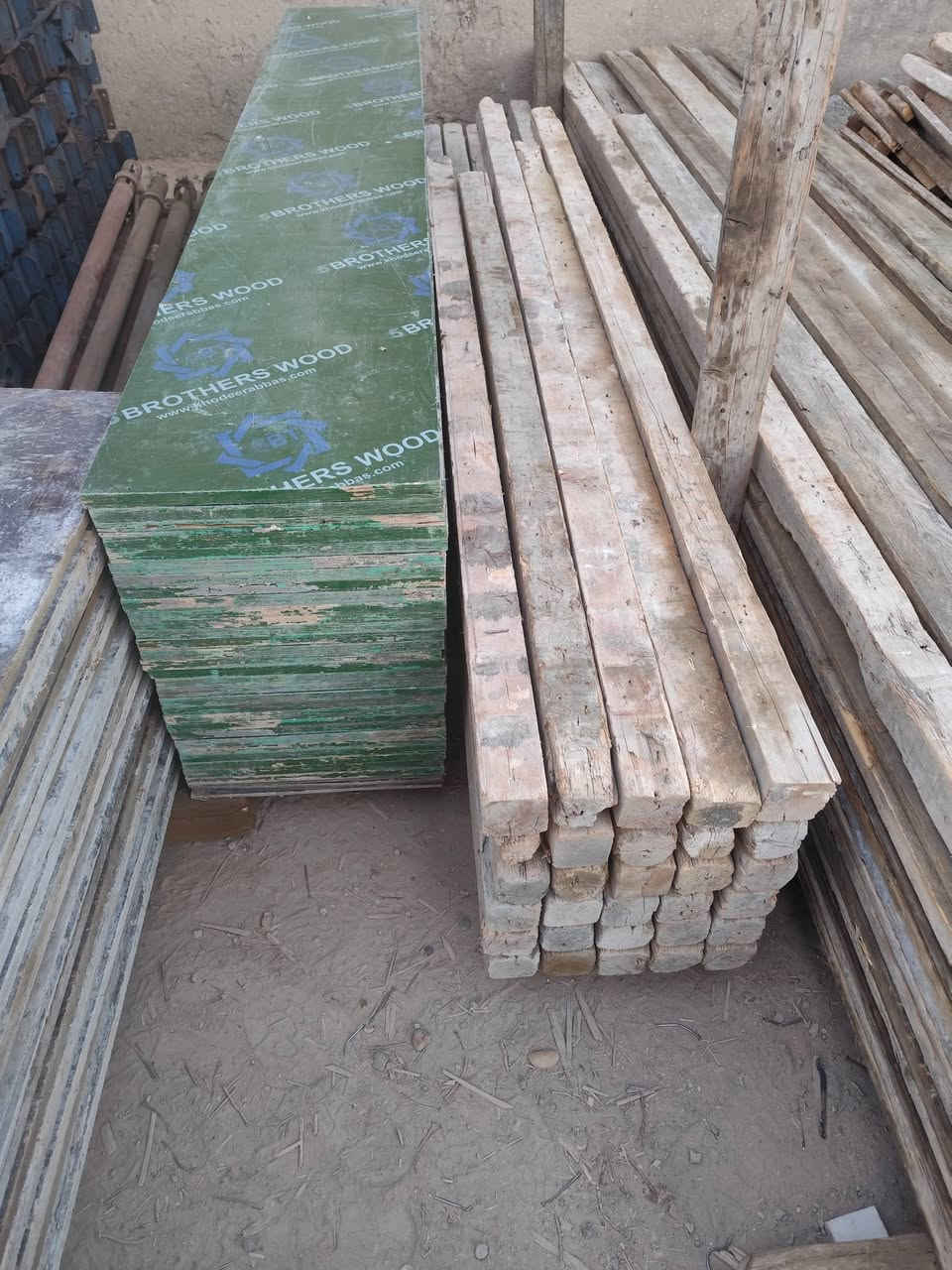 مكعبين خشب مستعمل+بلاويد شغله وحده+بايات درج للبيع العنوان بابل السعر 750 هاتف ***********.
