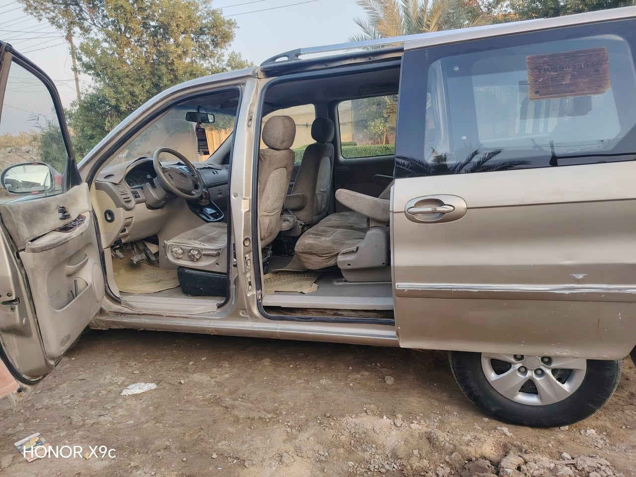 السلام عليكم
كيا سيدونا ٧ راكب.  موديل ٢٠٠٥  محرك كامري محور رقم نجف تبريد شغال سياره جاهزه خير من الله السعر 60  وبيها مجال استفسار رقم ***********
