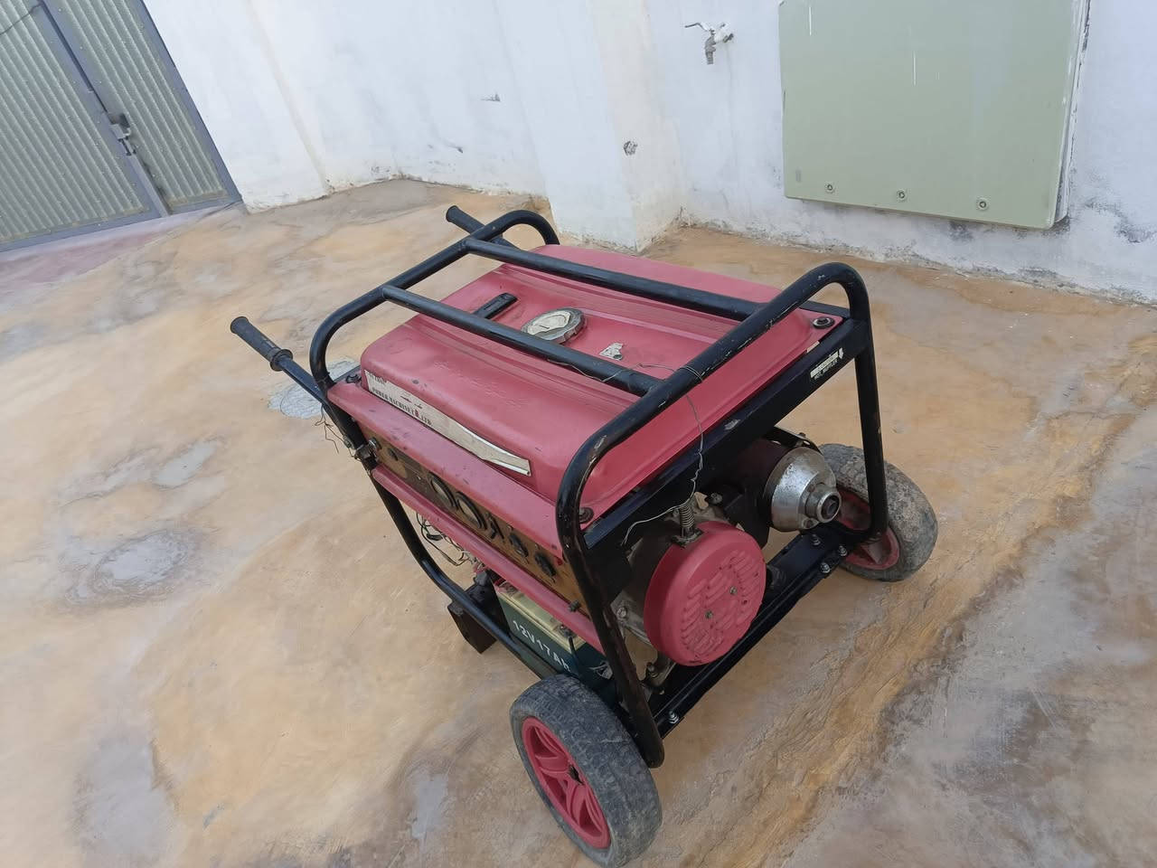 مولد للبيع
5KV 
نظيف وشرط ع الفحص يلا تأخذ 
كنعان 
السعر ٤٥٠ الف 
***********
