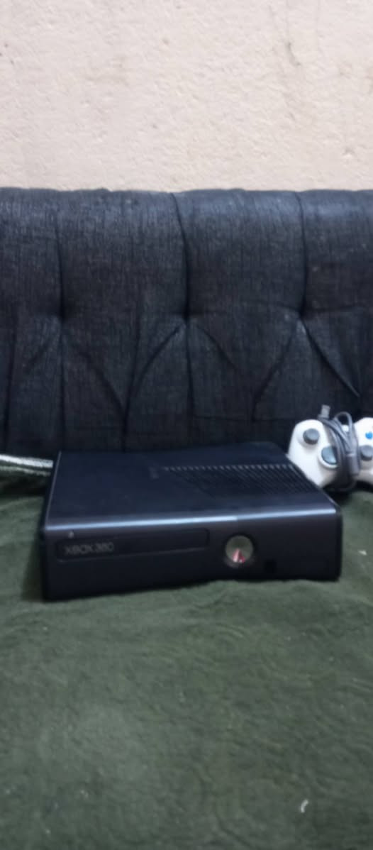 سلام عليكم اخوان اكس بوكس 360 مستعمل لمده 7 ايام مهكر هارد خارجي ذاكره 250 گيگا بايت بي 145 لعبه من ضمنهن العاب قويه مثل كول اوف ديوتي وجيتي اي 5 وفورزا هورايزون 2 وريدد ريدبشن وبعد هواي العاب حلوه سعر 120 وبي مجال للتواصل ***********
