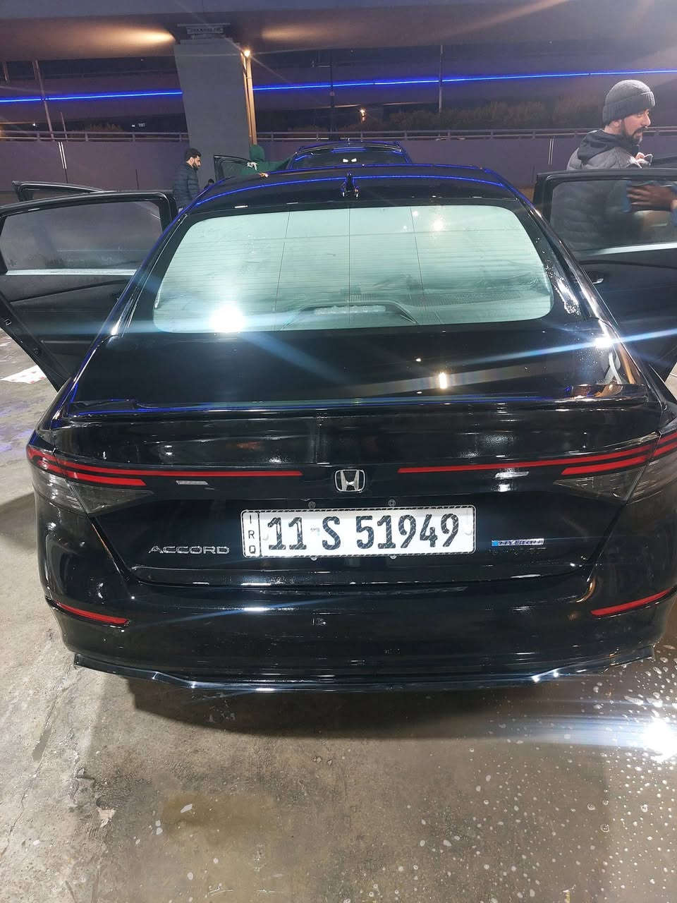 هوندا أكورد هايبرد 2024 – فئة Sport-L
📍 الممشى: 16500 كيلو
⚙️ المحرك: 2.0L هايبرد (Hybrid)

المواصفات:

 • شاشة كبيرة تدعم Apple CarPlay
 • فتحة سقف
 • كاميرا خلفية
 • كراسي أمامية كهرباء مع ذاكرة (Memory)
 • رادار أمامي
 • نظام مانع التصادم
 • محدد مسار
 • تصحيح مسار
 • شفتات على الستيرن
 • مثبت سرعة
 • مانع انزلاق
 • دخول ذكي
 • إنارة ترحيبية
 • هندبريك كهرباء
 • أضواء عدسات زينون
 • Auto Light
 • نور عالي زينون
 • حساسات مطر
 • حساسات دخول الأنفاق
 • حساسات ضغط الإطارات (TPMS)
 • أوامر صوتية
 • 3 أنظمة قيادة (Eco – EV – Sport)
 • تدفئة كراسي
 • نظام النقطة العمياء
 • كراسي جلد
السعر ٢١٠٠٠$
حادثها فقط تحت الدعامية الامامية راديتر وطبلات وويل امامي
السيارة جديدة قطرة صبغ مابيها
ايرباك بردة يمين
📞 للاستفسار ***********
