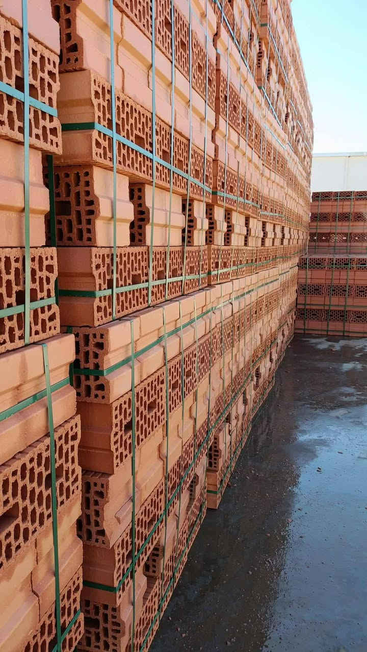 يتوفر لينا بلوك احمر درجه اولى طابوك  احمر استفسار اتصل على الرقم  واتساب ***********
