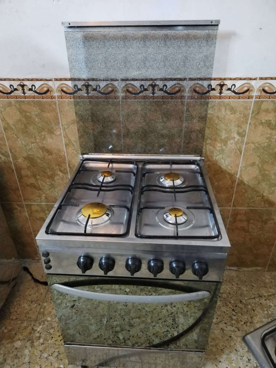 طباخ المصري 🇪🇬 نضيف مابي اي شي شغال كله عيونه ولفرن هم شغال فوك وجوه البيع سعره 90 مكان بغداد معامل ولي شراي يتصل ع رقم ***********
