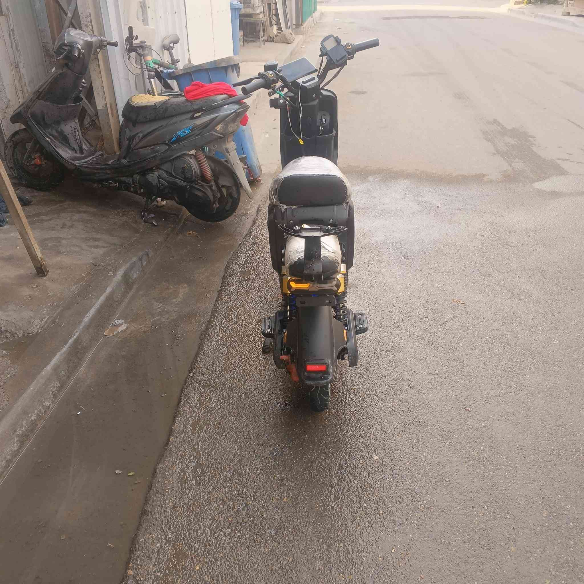 دراجه شحن R9
نقوصات بسيطه بيها 
هورن فيشه بخمسميه دينار
وجاملغ ب 7 الف
وتجوه ب 3 الف 
السعر 280
بطاريات نضيفه ممنفوخه
تواصل ***********
