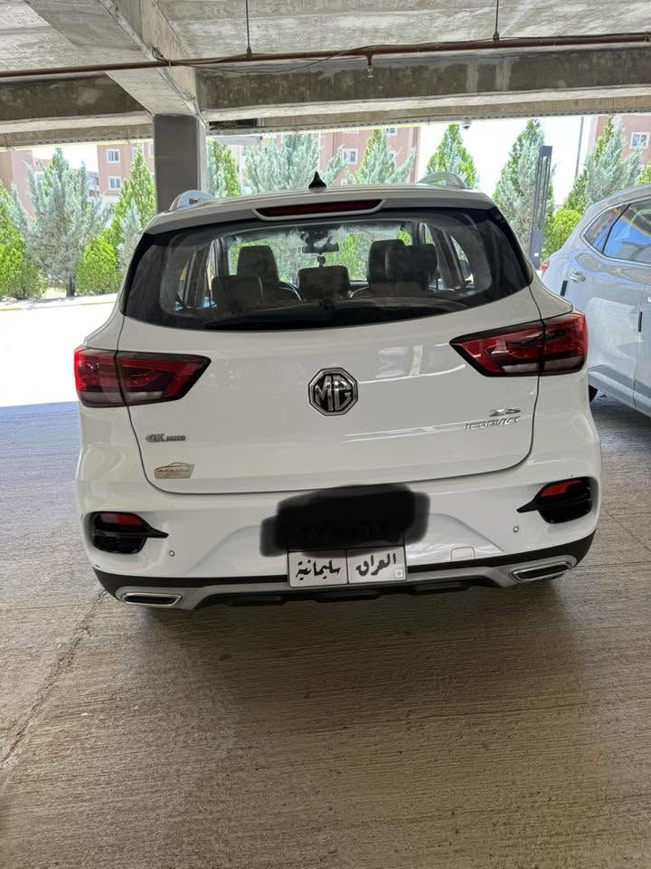 سياره للبيع @: MG ZS - 2020
المحرك: 4 سلندر، بسعة 1.5 لتر (اقتصادي جداً وقوي)
 المسافة المقطوعة (الماشية): 49,773 كم فقط
 الفئة: فول مواصفات (أعلى فئة)
المميزات والإضافات:
 سقف بانوراما بالكامل.
 مقاعد (كشنات) جلد فاخرة وبحالة ممتازة.
 شاشة عرض ذكية، كاميرا خلفية، وحساسات مساعدة للركن.
تحكم ستيرينغ بالكامل 
⚠️ حالة البودي (براءة ذمة):
السيارة تعرضت لضربة سابقة من جهة جنب السائق، وتم تصليحها وصبغها بشكل نظيف جداً.

ملاحظة هامة: الضربة خارجية فقط، والسيارة غير متأثرة نهائياً من الداخل (الدواخل سليمة تماماً، الشاصي سليمة تماما ) 
مكاني السليمانية
السعر قفلها10500$ وبيها مجال قليل 
الاتصال بالرقم ***********
